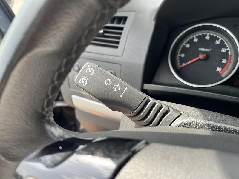 Opel Zafira 1.8 i Cosmo Automat 7 Míst - fotka 21 z 32