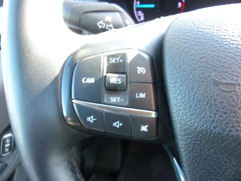 Ford Transit Custom 2.0 TDCi KLIMA ZÁRUKA 6 míst - fotka 22 z 35