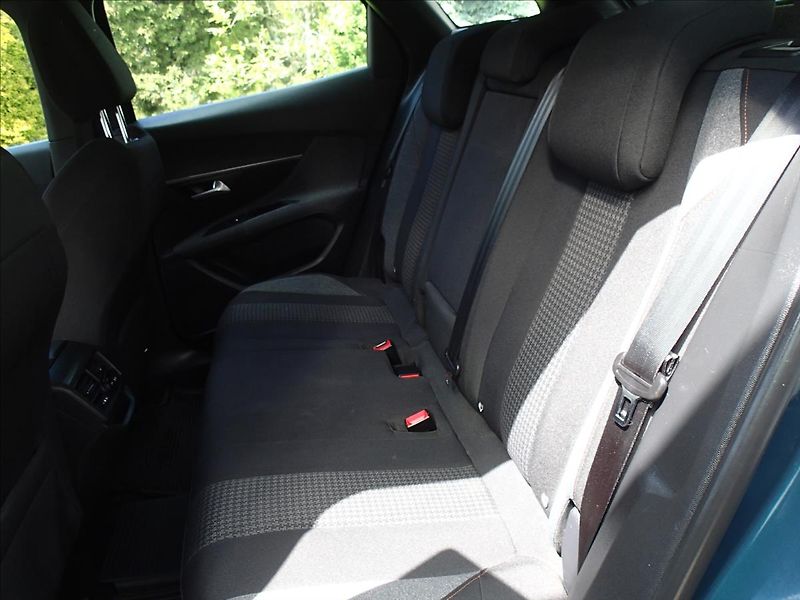 Peugeot 3008 1,2 CZ, 1.Majitel, serv. kn - fotka 41 z 48