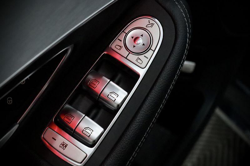 Mercedes-Benz Třídy C 180 T 115 kW 9G-Tronic - fotka 35 z 41