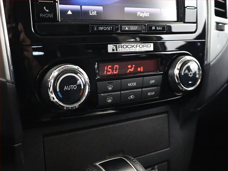 Mitsubishi Pajero (2015) 3.2 DI-D - fotka 15 z 18