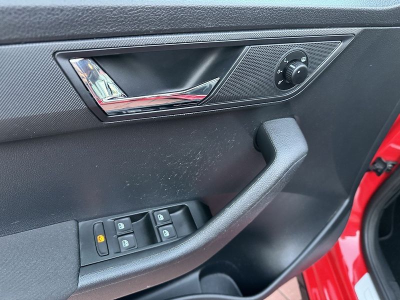 Škoda Fabia (2015) 1.2TSi Monte Carlo Panorama - fotka 28 z 49