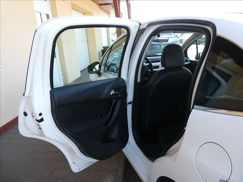 Citroën C3 1,2 i 60kW klima,závěs,2x kola - fotka 18 z 41