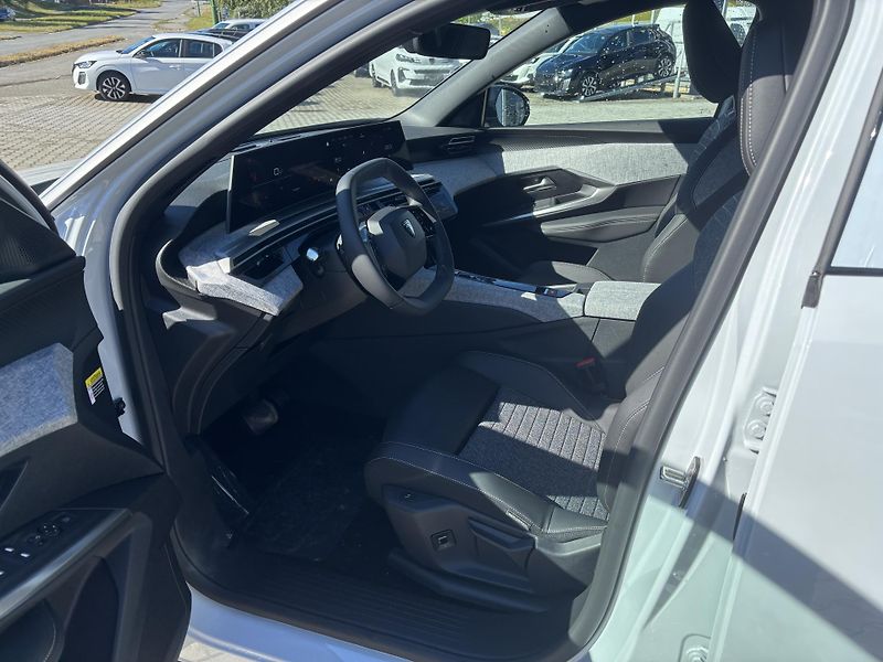 Peugeot 5008 (2026) ALLURE Hybrid 145 e-DCS6 - fotka 12 z 25