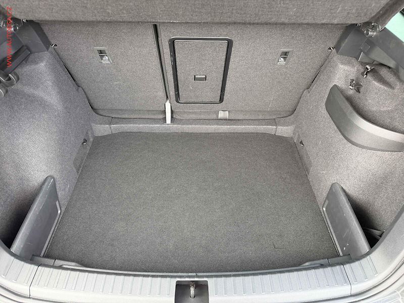 Škoda Karoq (2025) 1.5 TSI, 1.maj,ČR, Selection - fotka 7 z 17