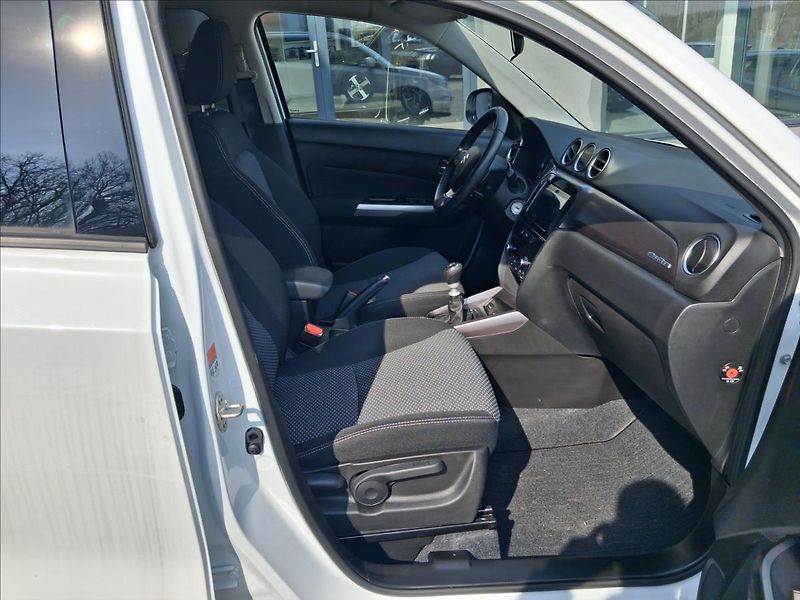 Suzuki Vitara 1,4 ELEGANCE Alllgrip MHEV - fotka 14 z 18