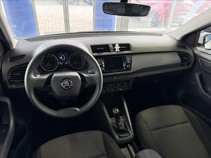 Škoda Fabia 1,0   TSI 70kW,ČR,SERVISKA - fotka 17 z 18