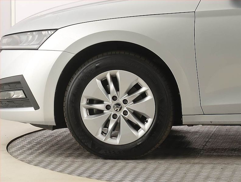 Škoda Octavia (2023) Ambition 2.0 TDI, ČR,1.maj - fotka 14 z 24