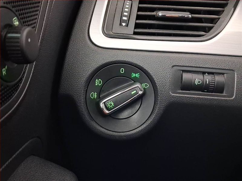 Škoda Rapid (2018) Spaceback 1.0 TSI - fotka 16 z 19