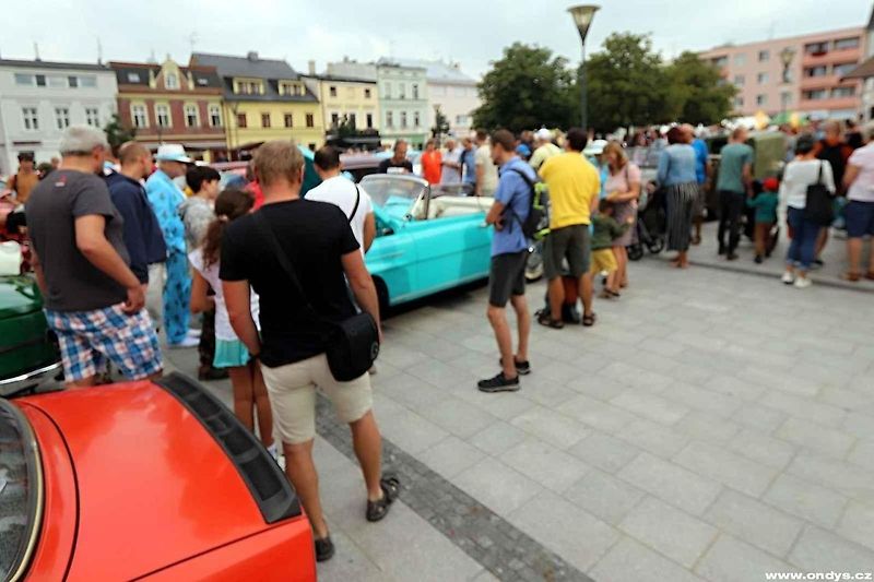 Hlučínská krmášová jízda veteránů.