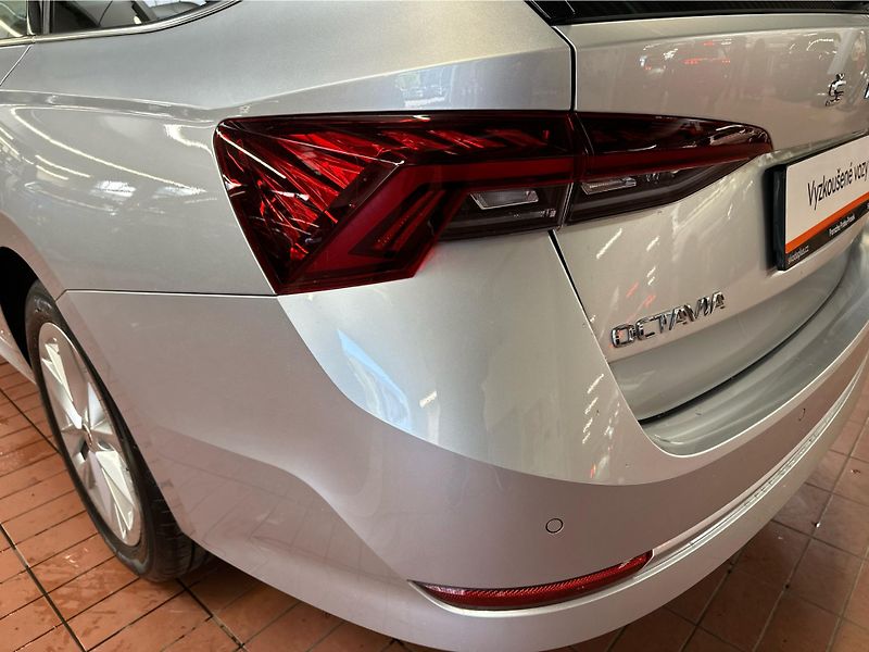 Škoda Octavia 2,0TDi 110kW STYLE KOMFORT DSG - fotka 21 z 25