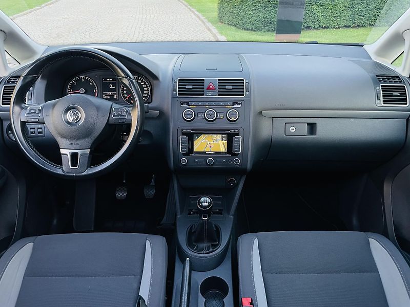 Volkswagen Touran 2.0TD MAN 7MÍST SERVISKA TAŽNÉ - fotka 23 z 48