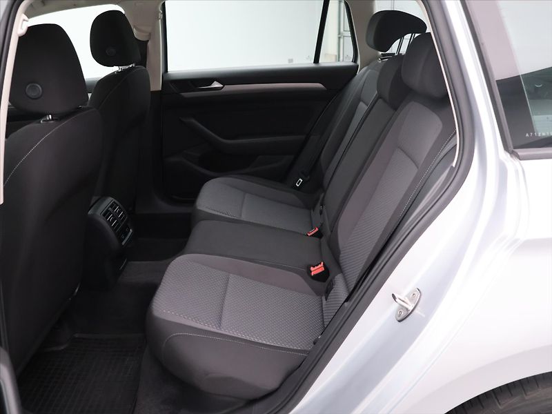 Volkswagen Passat 2,0 TDI 110kW Highline LED - fotka 14 z 24