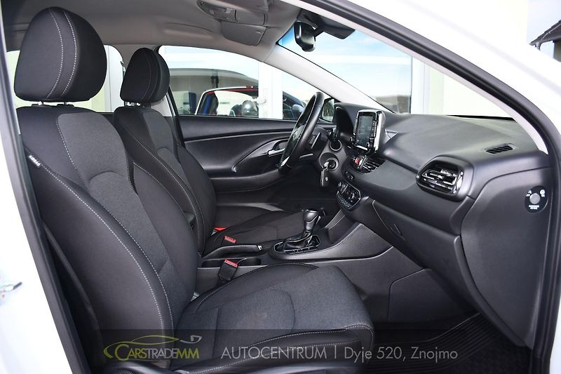 Hyundai i30 1,6CRDi STYLE AT TAŽNÉ - fotka 16 z 48