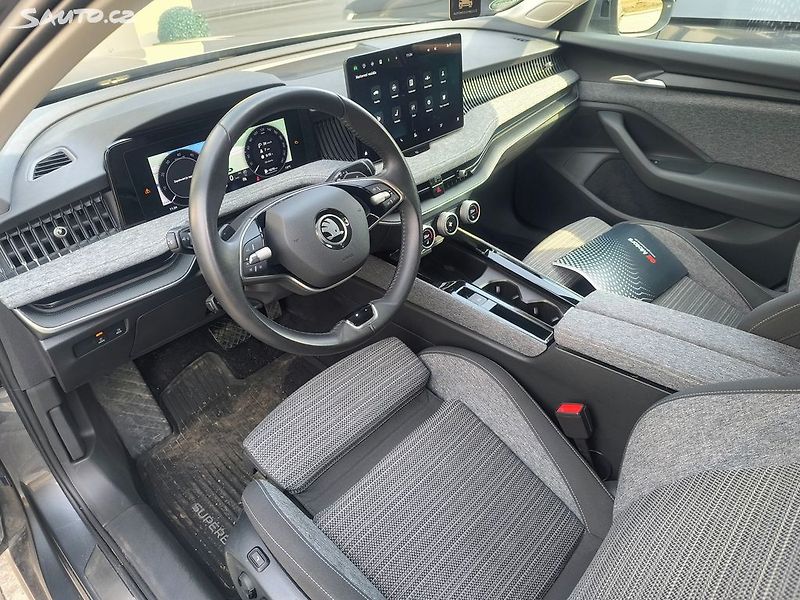 Škoda Superb -DPH,KRÁSNÝ,CZ,VÝBAVA,MASÁŽE - fotka 14 z 35