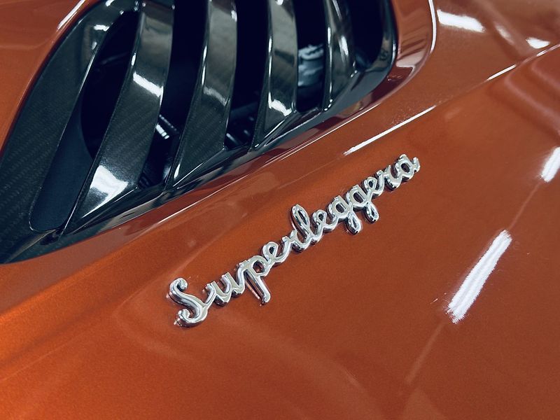 Aston Martin DBS (2019) 5.2.V12*Q*SUPERLEGGERA*CERAM - fotka 5 z 50
