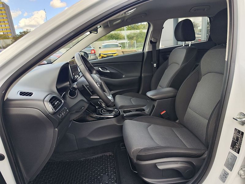 Hyundai i30 1.5 T-GDI/103kW Smart DCT - fotka 12 z 30
