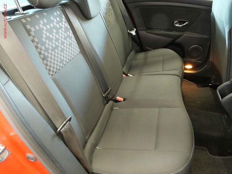 Renault Mégane (2012) 1.5 dCi, ČR, autoAC - fotka 12 z 23