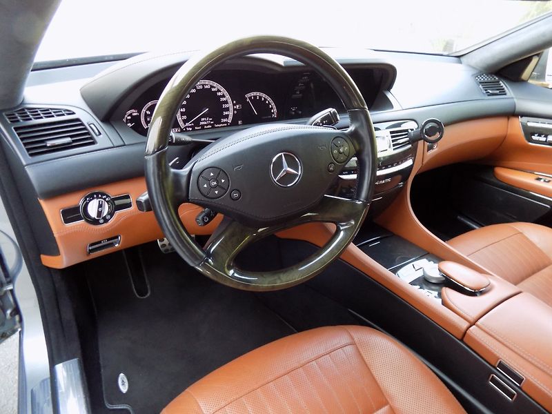 Mercedes-Benz CL (2010) 500 AMG/4-Matic/Designo/ - fotka 11 z 42