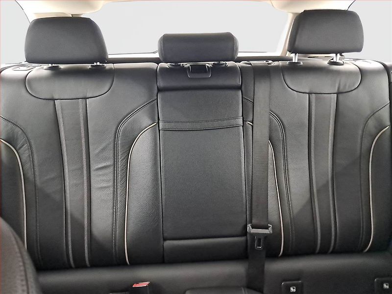 BMW Řada 5 (2017) Luxury Line 520d xDrive, 4X4 - fotka 10 z 28