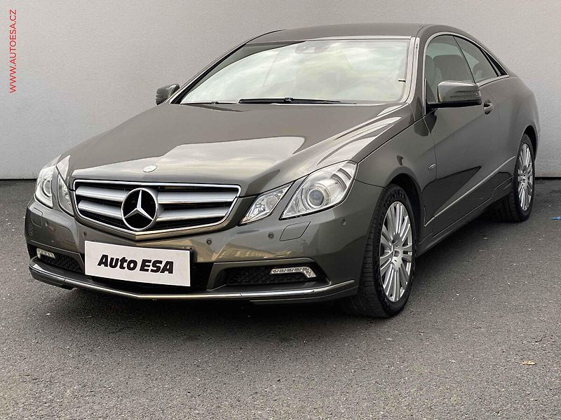 Mercedes-Benz Třídy E (2010) 3.0 CDi E350, Elegance, AT, - fotka 3 z 21