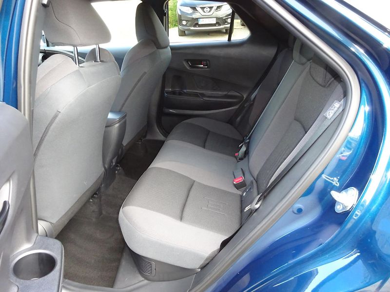 Toyota C-HR 1.8 HSD e-CVT 140k Style - fotka 11 z 20