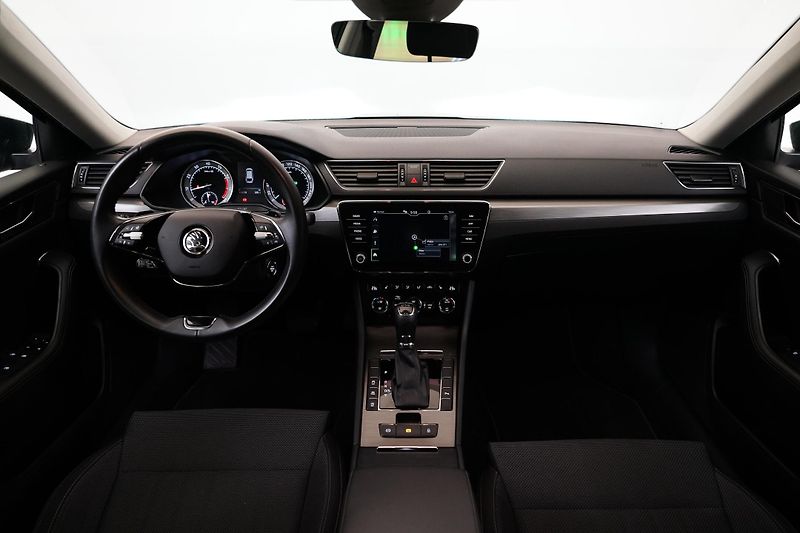 Škoda Superb - fotka 5 z 28