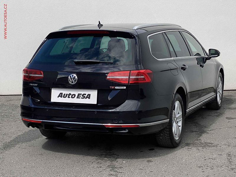 Volkswagen Passat (2015) 1.8 TSi, Highline, DSG, kůže - fotka 4 z 16