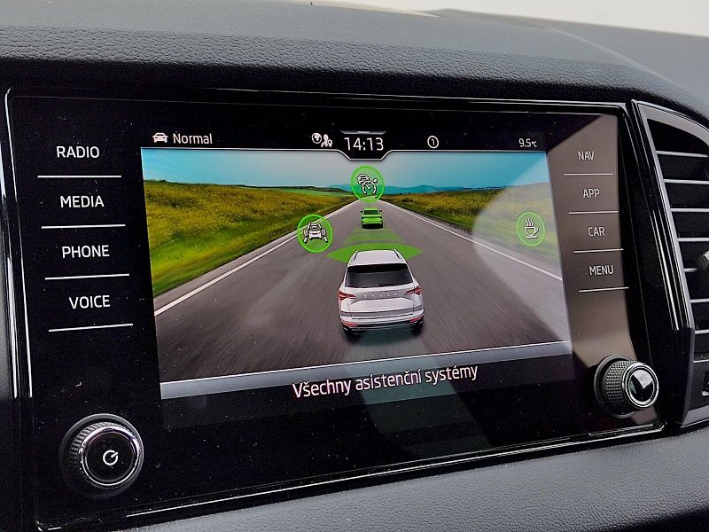 Škoda Karoq (2022) SportLine + 1,5 Tsi 110 Kw - fotka 11 z 36