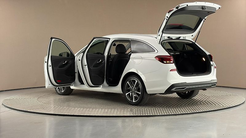 Hyundai i30 1.6 CRDI Style Kombi - fotka 7 z 28