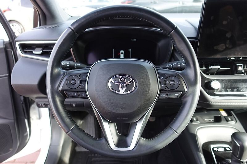 Toyota Corolla 2,0HSD 112kW Comfort Tech - fotka 17 z 32