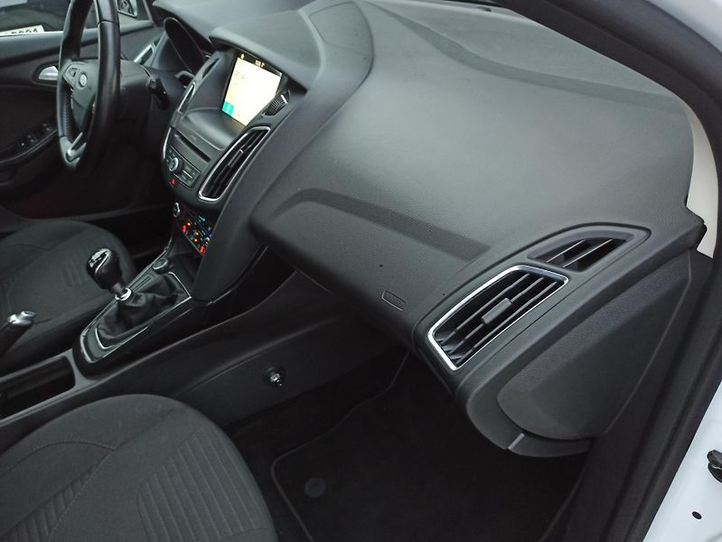 Ford Focus 1.5TDCi 88kW ČR,1.MAJ.TITANIUM - fotka 14 z 30