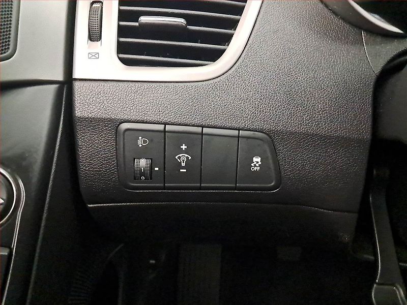 Hyundai Elantra (2012) 1.6, Tempomat, Park. senzory - fotka 18 z 20