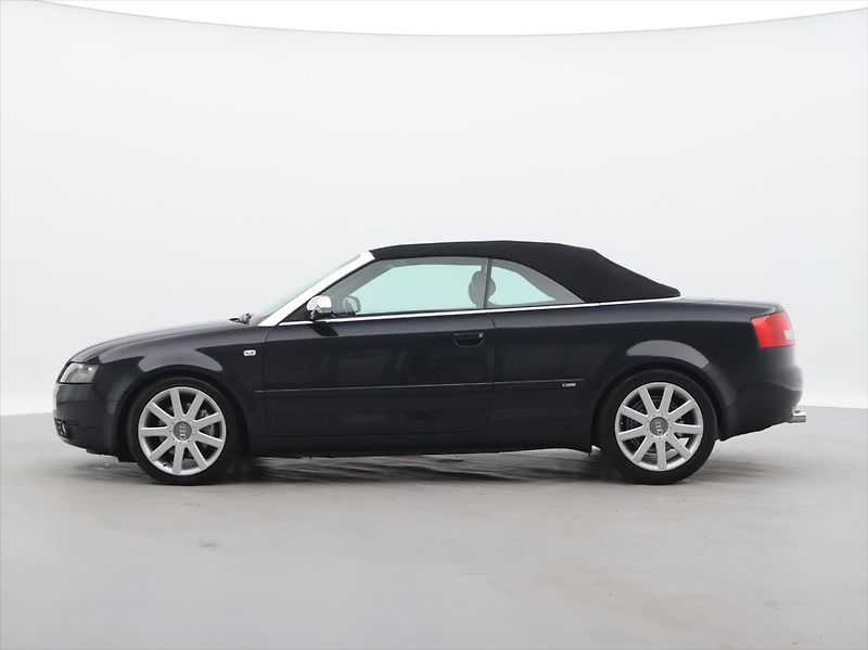 Audi A4 2,5 TDI  120kW MAN Cabriolet - fotka 4 z 31