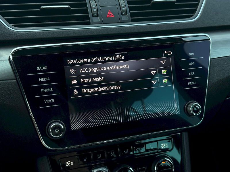 Škoda Superb (2021) Combi 2.0 TDI 110 kW DSG Style - fotka 20 z 25