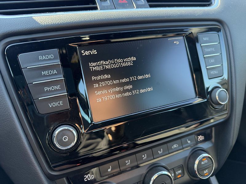 Škoda Octavia RS 2.0 TSI CHALLENGE DSG XENON - fotka 27 z 49