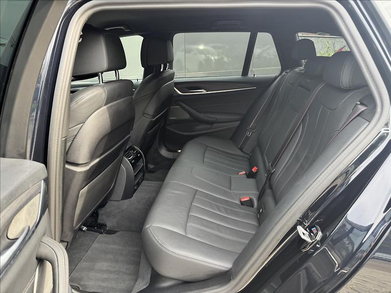 BMW Řada 5 3,0 540d xDrive M-Packet ČR DP - fotka 13 z 36