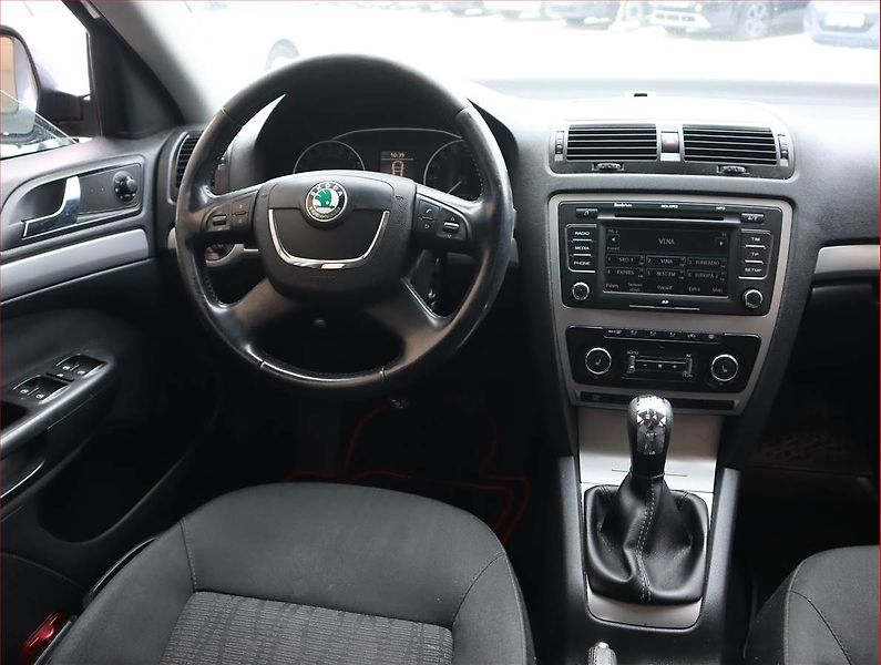 Škoda Octavia (2009) 1.9 TDI, Serv.kniha, po STK - fotka 7 z 16