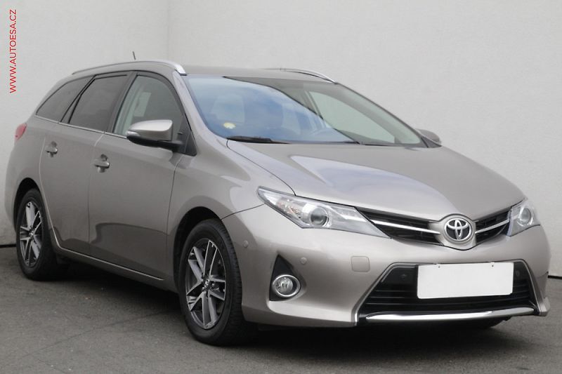 Toyota Auris (2013) 1.6i - fotka 1 z 3