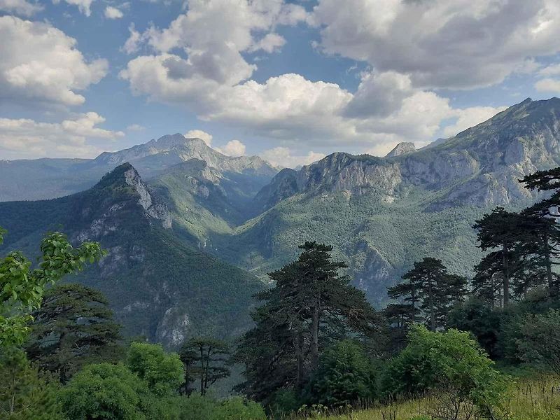 Roadtrip na Balkán: Škoda Enyaq dojela až pod skokanské můstky v Bosně a Hercegovině. A nejen tam