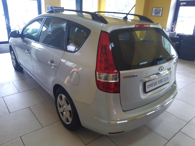 Hyundai i30 1.6 i Combi KLIMA zadáno !!! - fotka 5 z 18