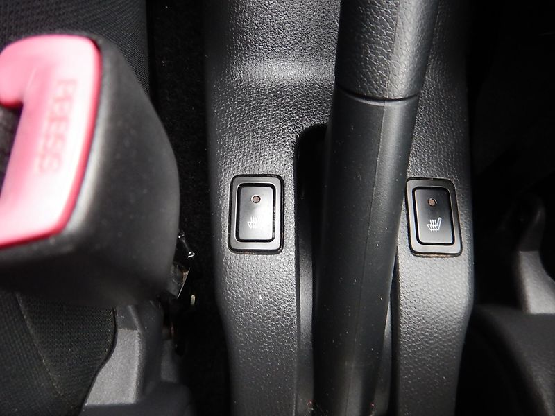 Suzuki Swift 1.3 GLX, ČR, DIGIKLIMA - fotka 19 z 28