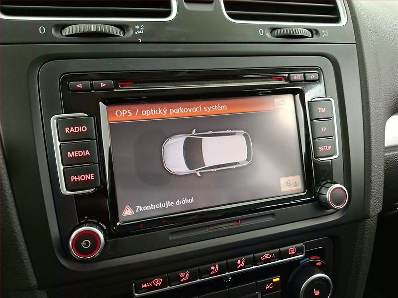 Volkswagen Golf (2011) Comfortline 1.6 TDI, Tempomat - fotka 14 z 17