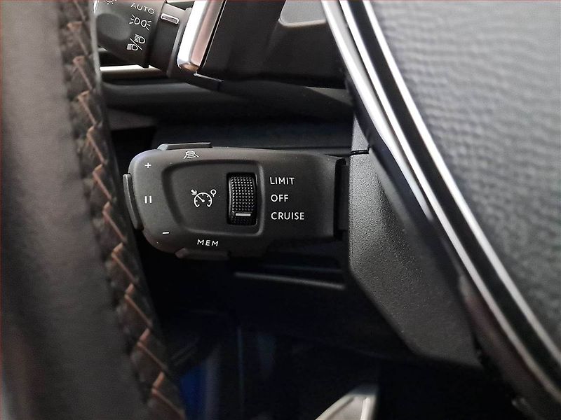 Peugeot 3008 (2022) GT 1.2 PureTech, Automat, Kůže - fotka 19 z 22