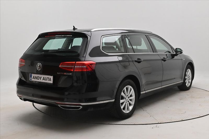 Volkswagen Passat 2,0 TDI 140 kW DSG 4Motion Zár - fotka 5 z 31