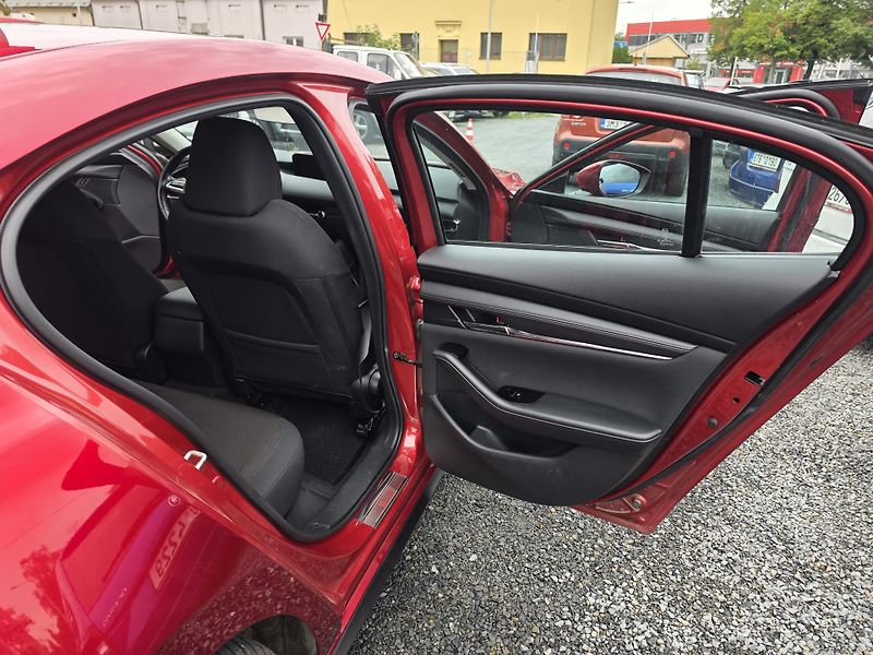 Mazda 3 2.0 i  E Skyactiv G kei  - fotka 9 z 19