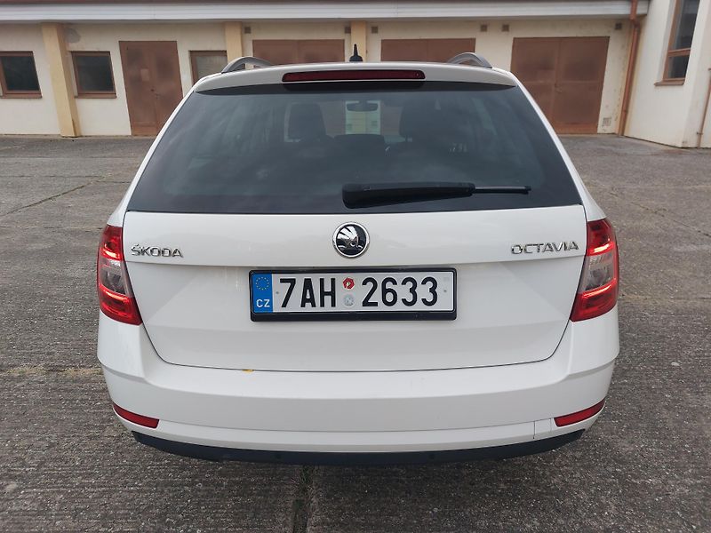 Škoda Octavia 1,6 TDi 85kw Ambition ČR Nav. - fotka 8 z 18