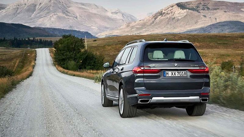 BMW X7 vs. Mercedes GLS vs. Volvo XC90 vs. Audi Q7