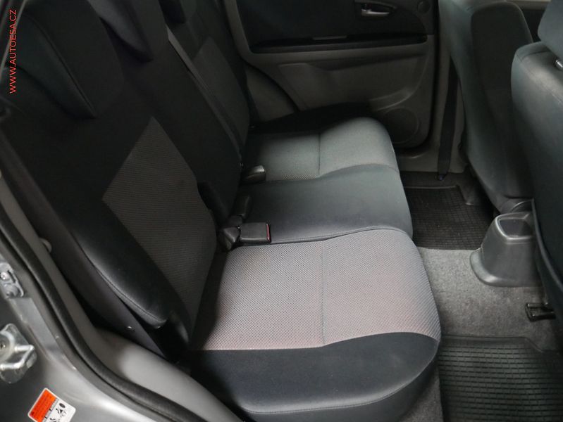 Suzuki SX4 (2006) 1.9 D, AC, výhřev sed - fotka 11 z 20