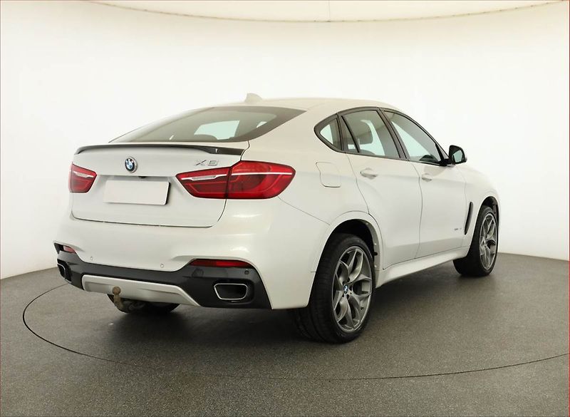 BMW X6 (2017) M Paket xDrive30d - fotka 5 z 18